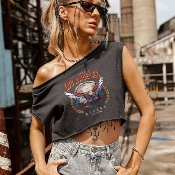 NEVER WORN Off Shoulder Crop Top - Picture 2 of 3